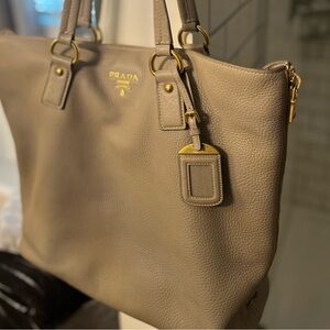 Prada Large:
Side Zip Shopper Tote Vitello Daino Large very good condition